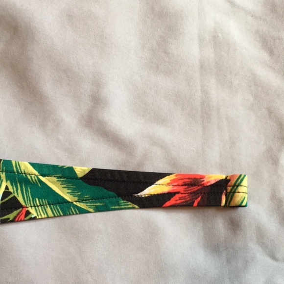 Lovely black and green bikini top by Catalina! - Picture 14 of 16